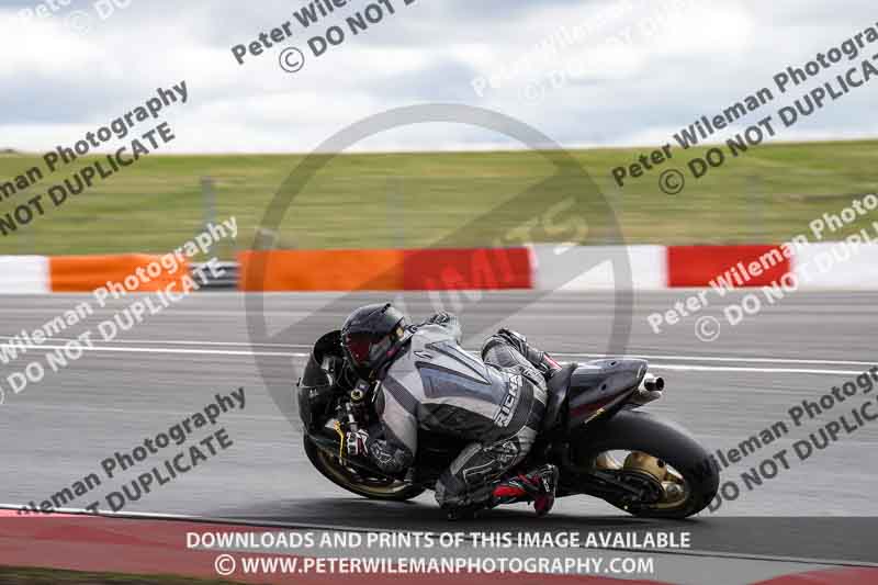 cadwell no limits trackday;cadwell park;cadwell park photographs;cadwell trackday photographs;enduro digital images;event digital images;eventdigitalimages;navarra;no limits trackdays;peter wileman photography;racing digital images;trackday digital images;trackday photos